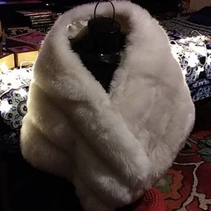 Beautifully lined faux mink stol snow white